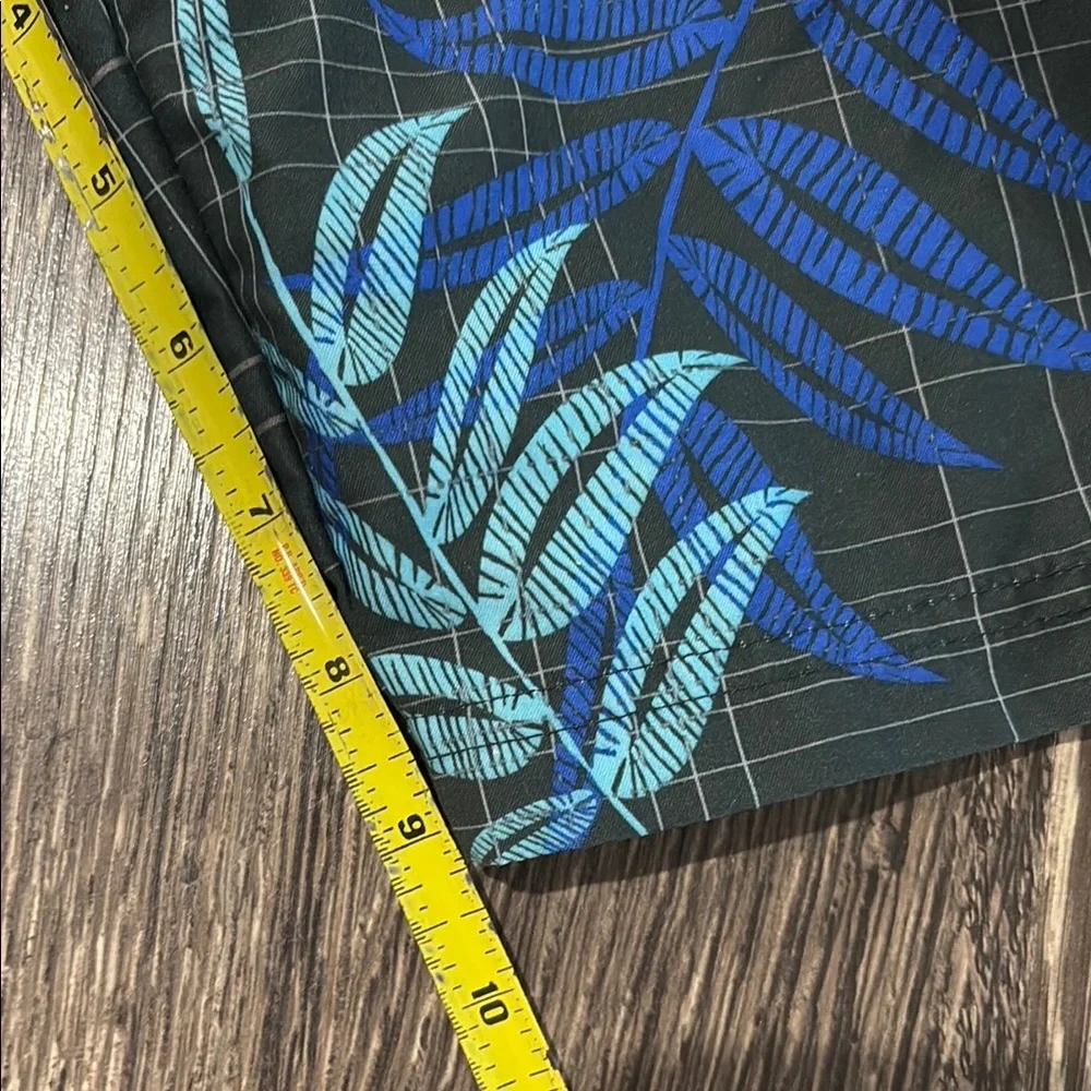 Men's Black and Blue Swim Shorts with a liner size 36/38